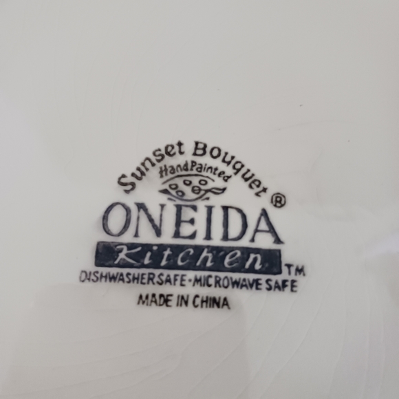 🌇Sunset Bouquet 3 HandPainted Floral Design Oneida Vintage Dinner Plate.💐🌹 - Picture 10 of 16